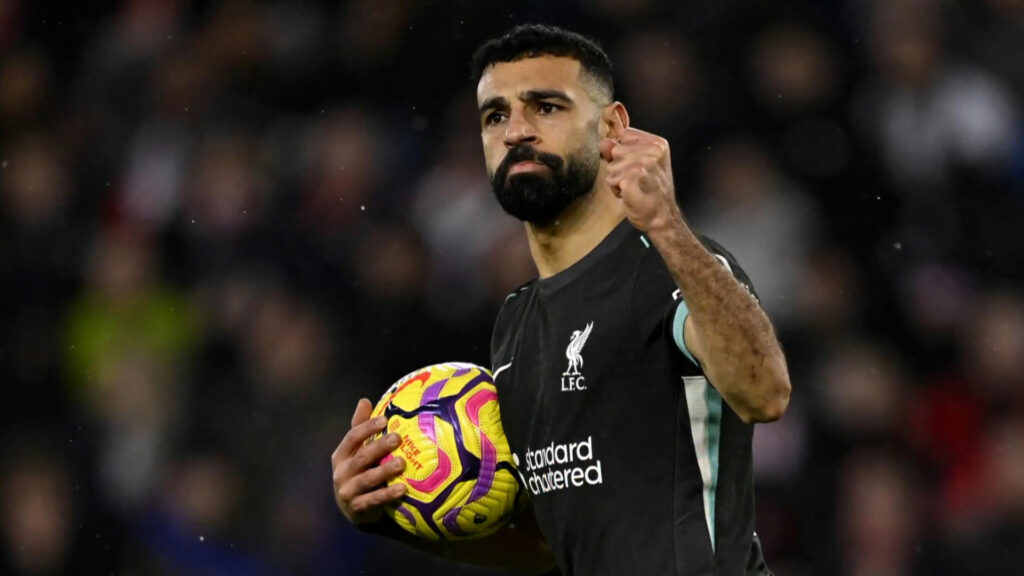 مغردون يحتفون بأرقام صلاح القياسية ويعتبرون خلعه القميص تحذيرا