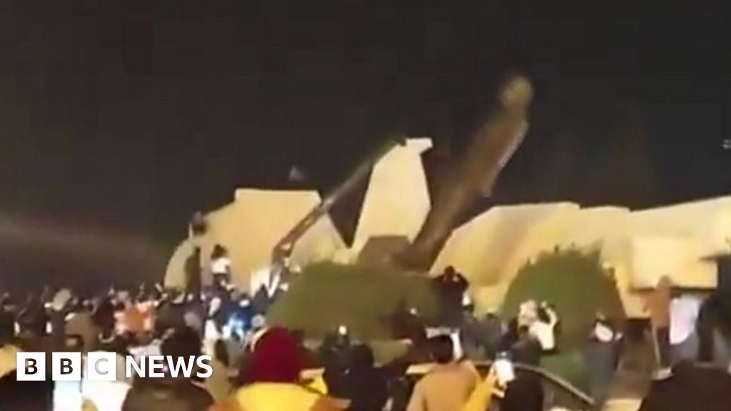 1 hr agoMoment former Syrian president's statue toppled in HamaRebels say they have taken full control of a second major city, after the military withdrew its troops.1 hr agoMiddle East