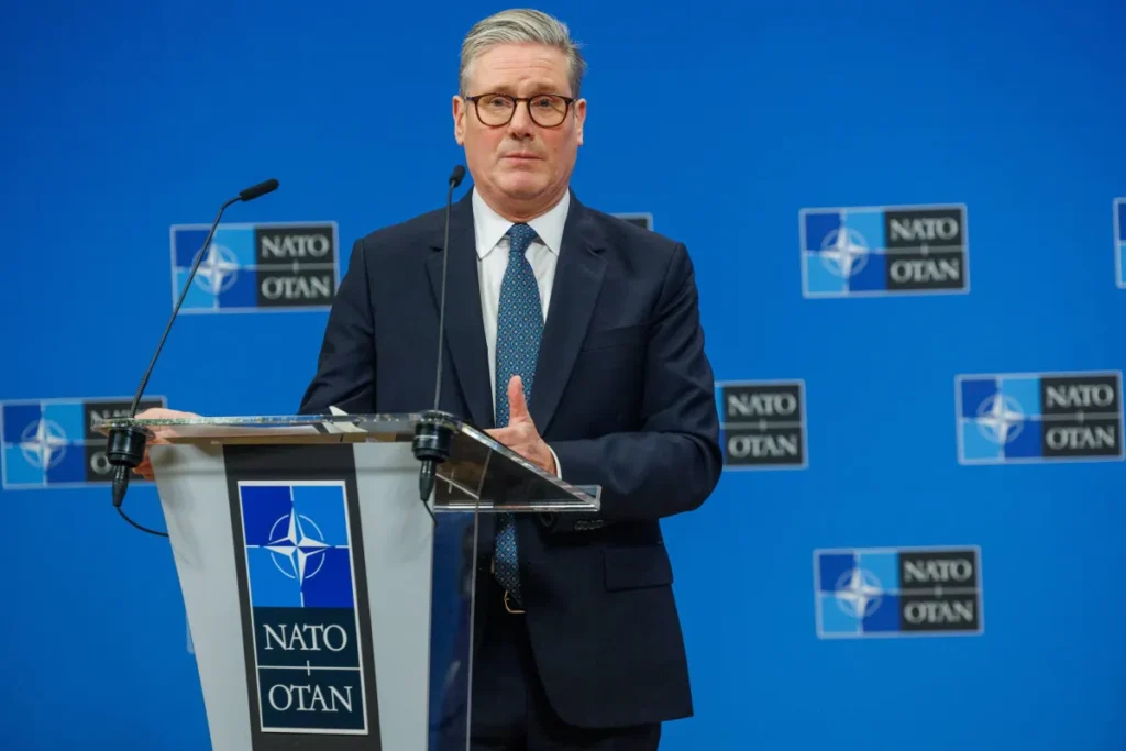 صعوبات تواجه رئيس الوزراء البريطاني في مساعيه لتوطيد العلاقات مع الاتحاد الأوروبي وترمب